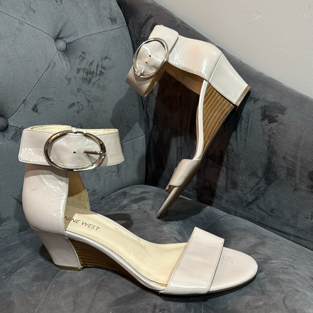 So Cute Nine West Sandals Size 8 with Buckle